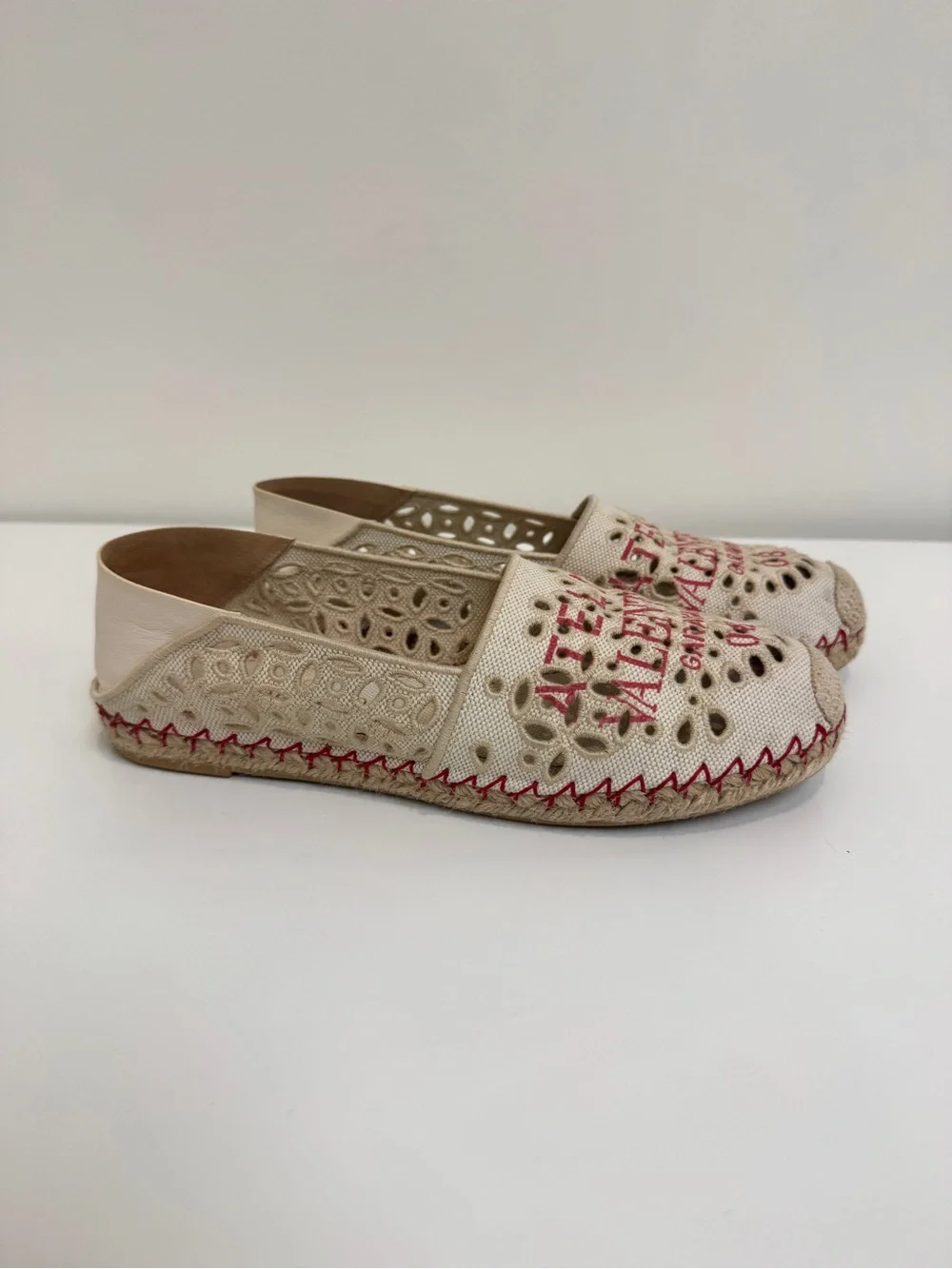 Valentino Garavani Atelier 08 Edition Espadrille Beige Red Trim Flats 39 Shoes